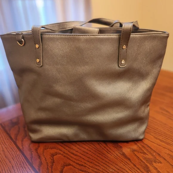 Silver Metallic Tote - Picture 5 of 8